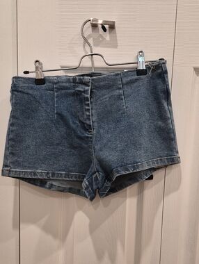 High-Rise Women’s Denim Short Shorts in Medium Blue